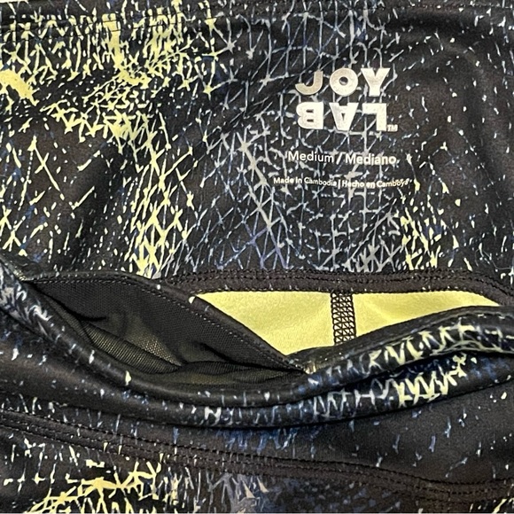 Women’s Athletic Outfit - Size Medium - Picture 6 of 7